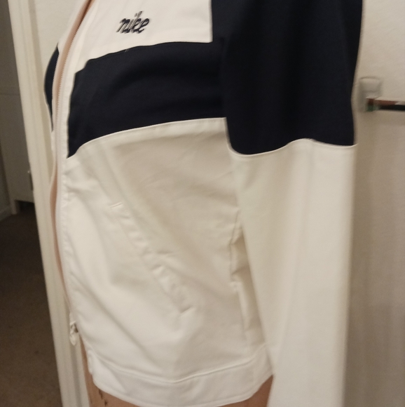 NIKE  Womens running Jacket - Picture 3 of 7
